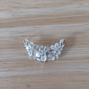 Elegant Silver Hawaiian Plumeria Pendant